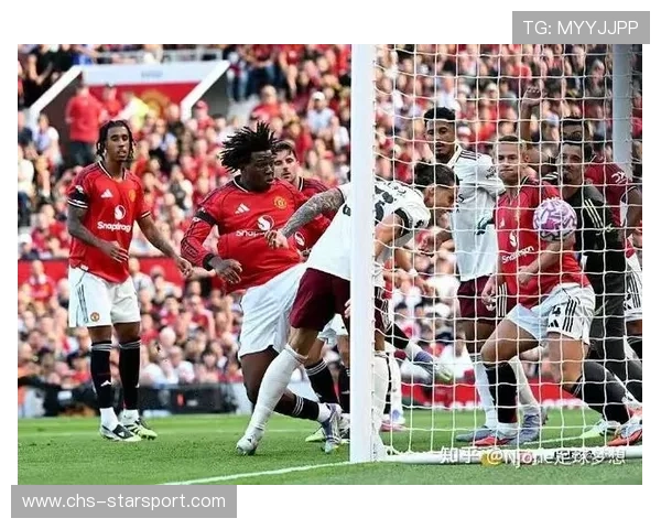 阿森纳角球抢点成功，门将神扑救险，阿森纳把球传进球门